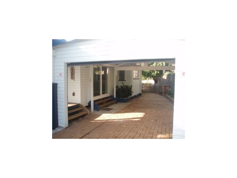 3 Shirley Street, Southport QLD 4215