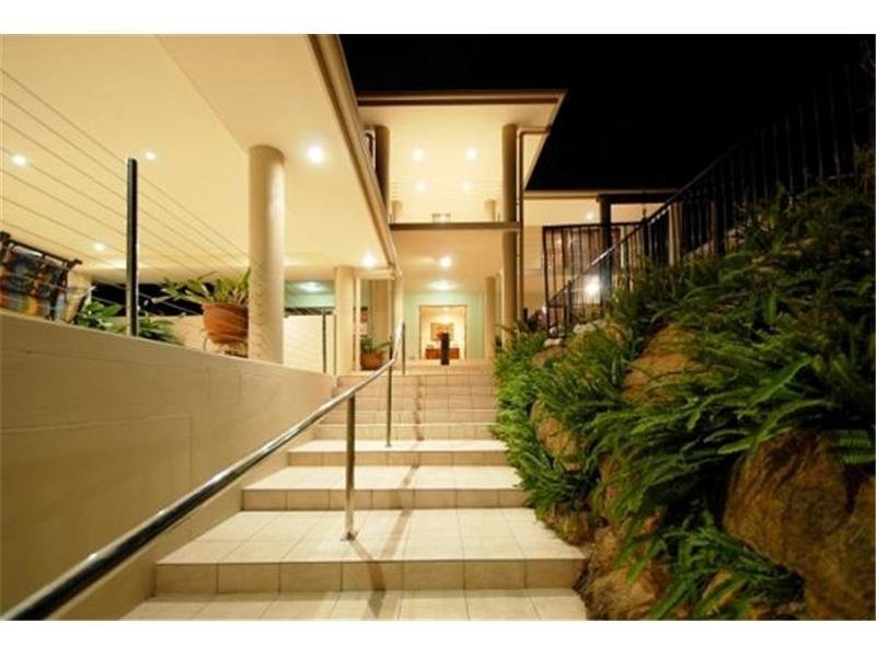 4 Marlborough Ct, Ashmore QLD 4214