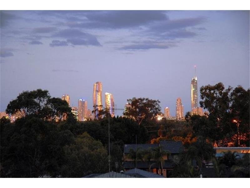 4 Marlborough Ct, Ashmore QLD 4214