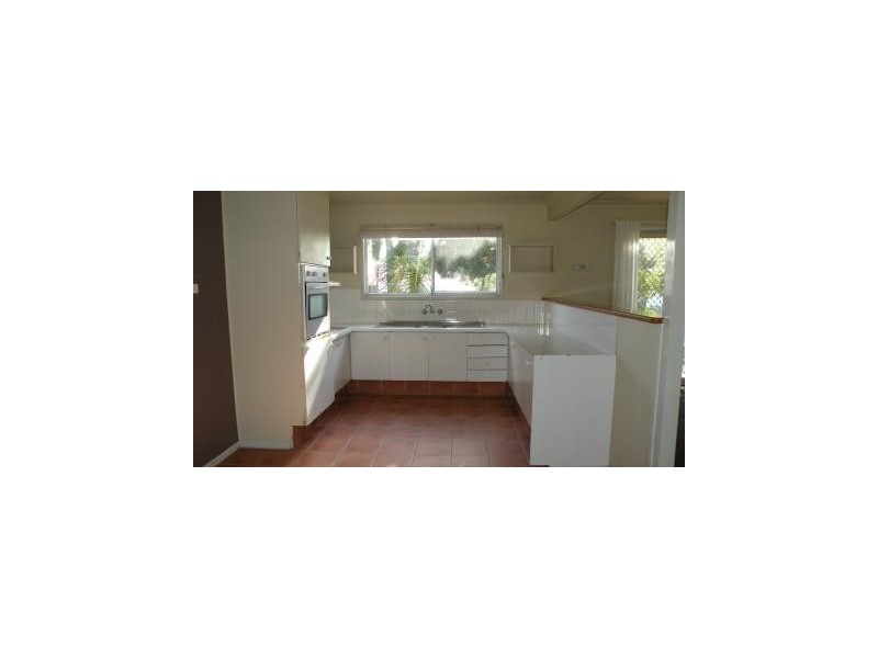12 Aroona, Broadbeach Waters QLD 4218