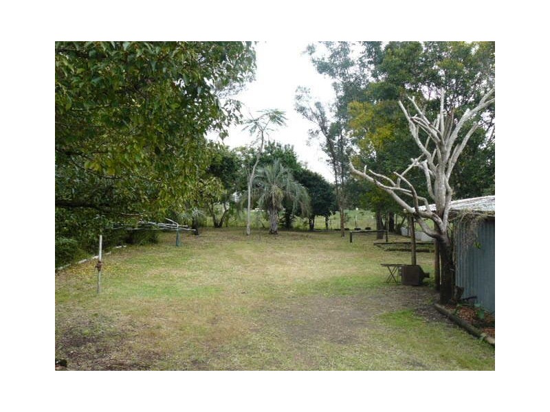 17 Thomas Street, Blackstone QLD 4304