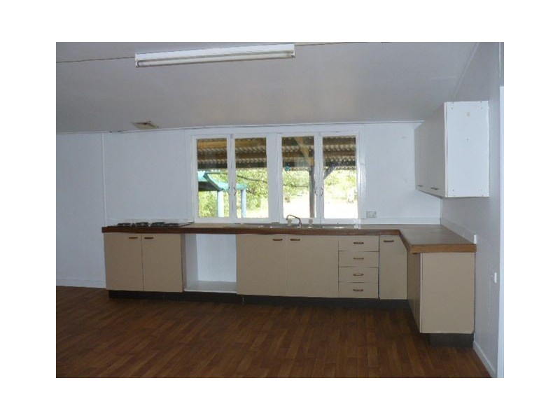 17 Thomas Street, Blackstone QLD 4304