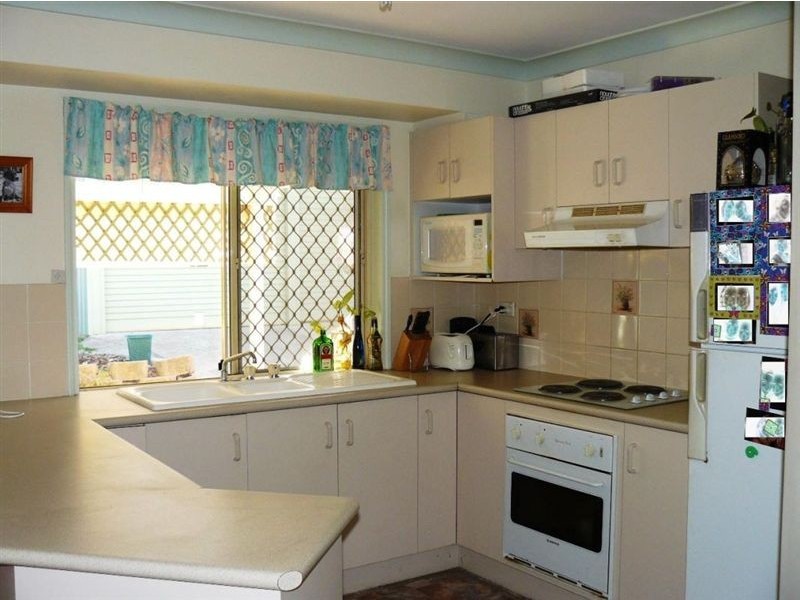 4 Hillcrest Place, Flinders View QLD 4305