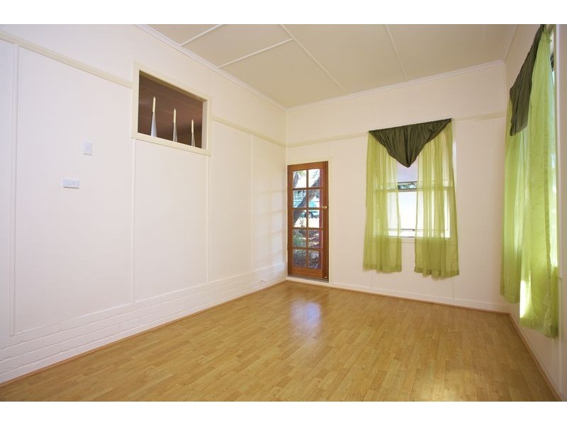 11 Trumpy Street, Silkstone QLD 4304