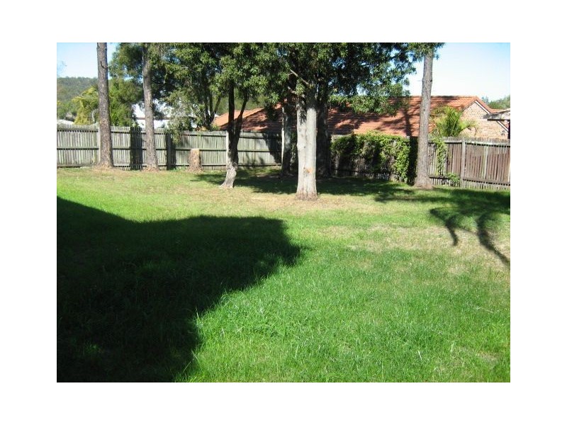 11 Trumpy Street, Silkstone QLD 4304