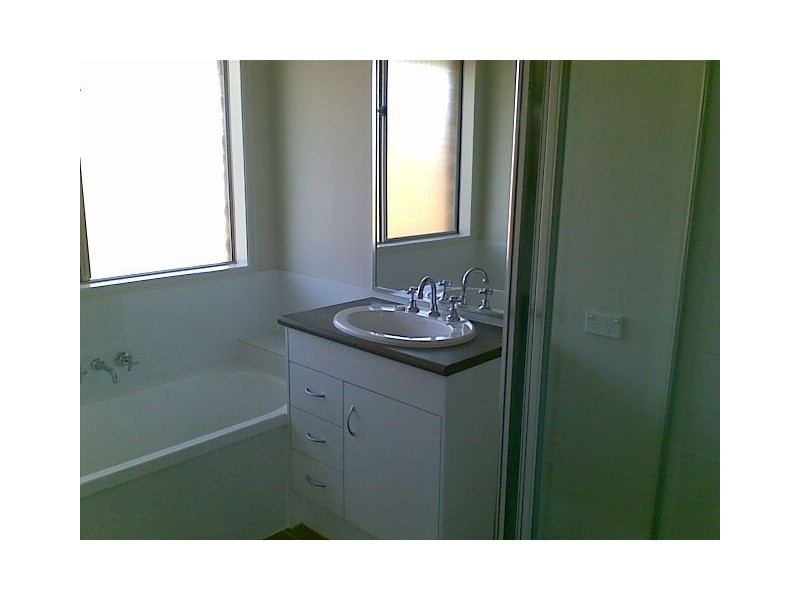 16 Bray St, Lowood QLD 4311