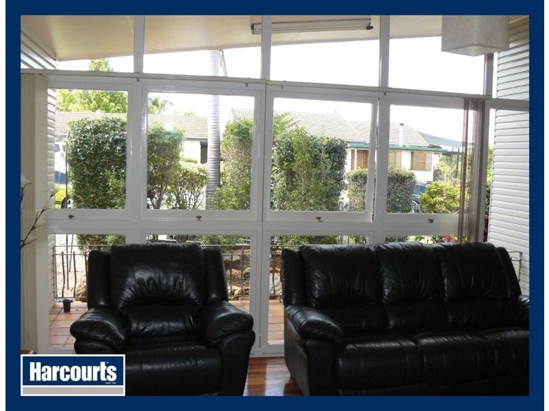 25 Lauriston Street, Eastern Heights QLD 4305