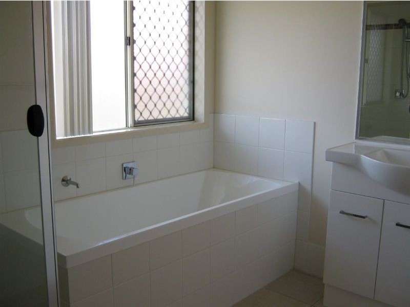 18 Brentwood Court, Fernvale QLD 4306