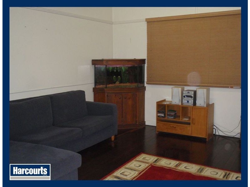 6 Law Street, Bundamba QLD 4304