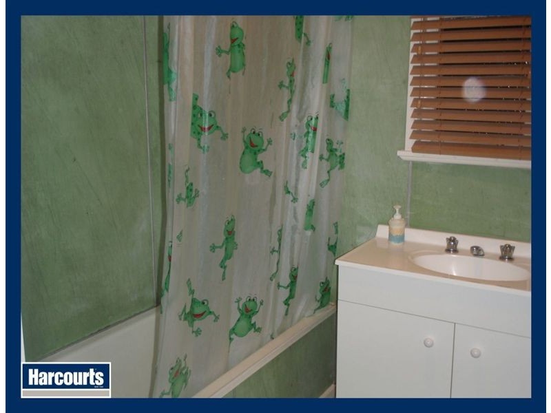 6 Law Street, Bundamba QLD 4304