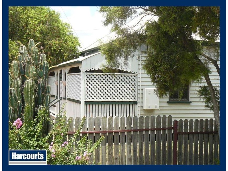 129 South Station Road, Silkstone QLD 4304