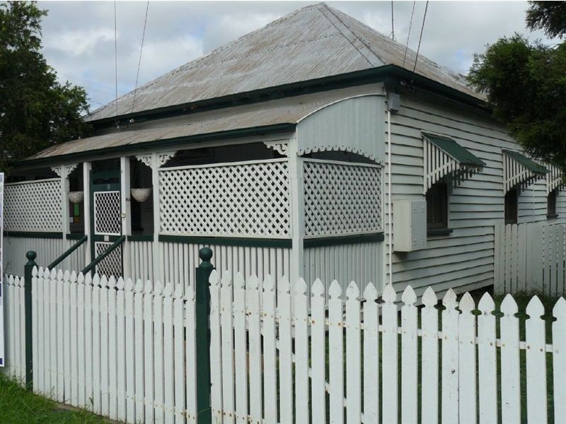 129 South Station Road, Silkstone QLD 4304