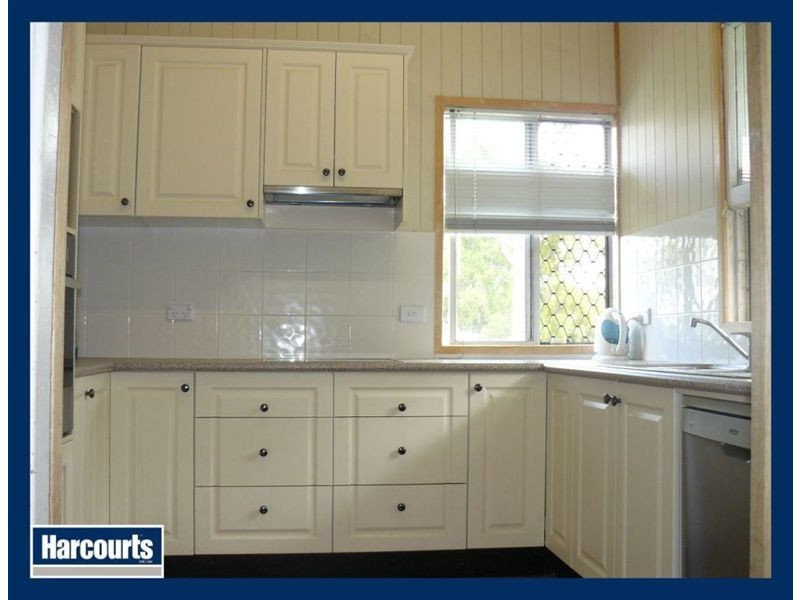 129 South Station Road, Silkstone QLD 4304