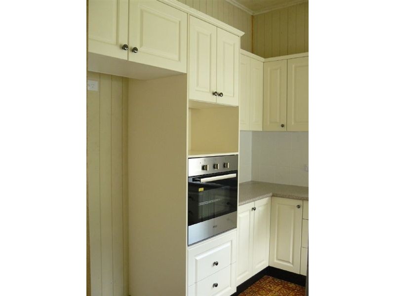 129 South Station Road, Silkstone QLD 4304