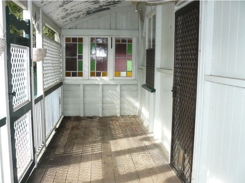 129 South Station Road, Silkstone QLD 4304