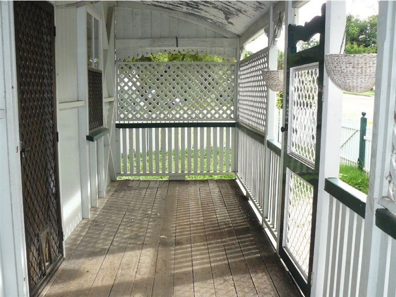 129 South Station Road, Silkstone QLD 4304