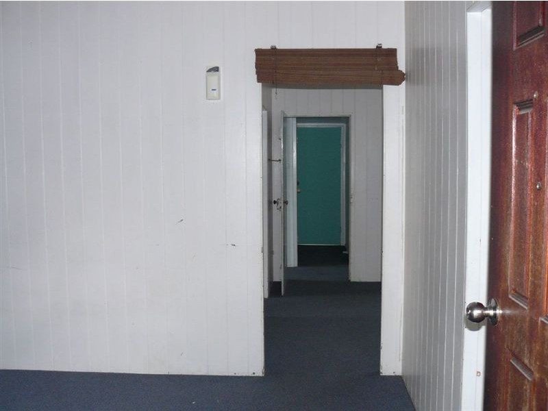 129 South Station Road, Silkstone QLD 4304