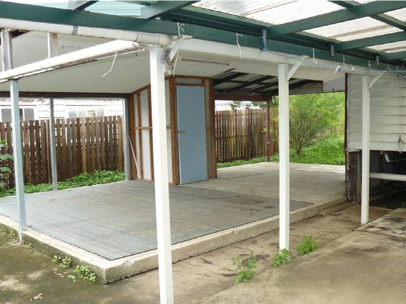 129 South Station Road, Silkstone QLD 4304