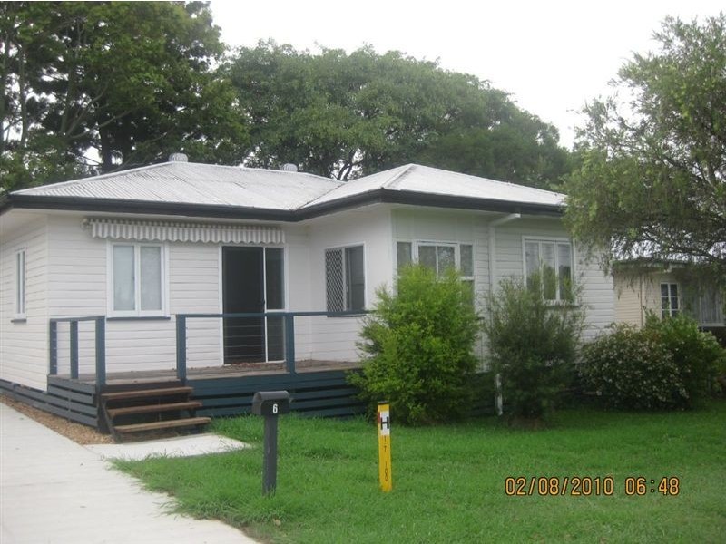 6 Cambridge, Silkstone QLD 4304