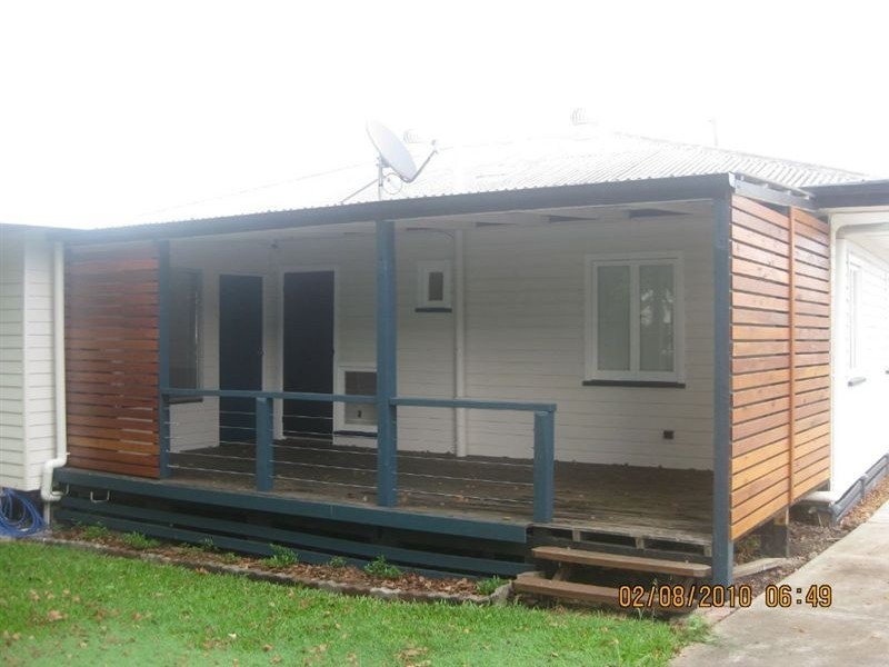 6 Cambridge, Silkstone QLD 4304