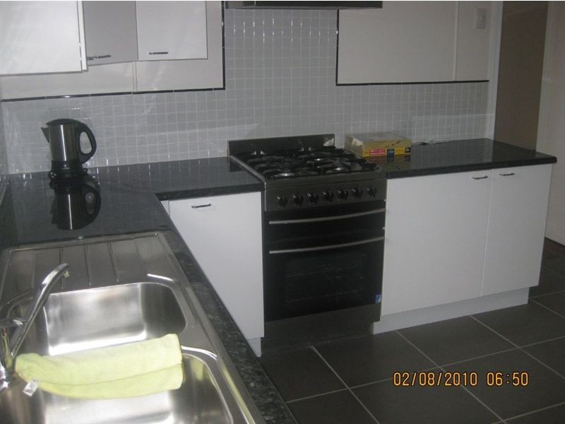 6 Cambridge, Silkstone QLD 4304