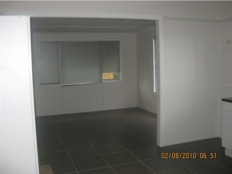 6 Cambridge, Silkstone QLD 4304