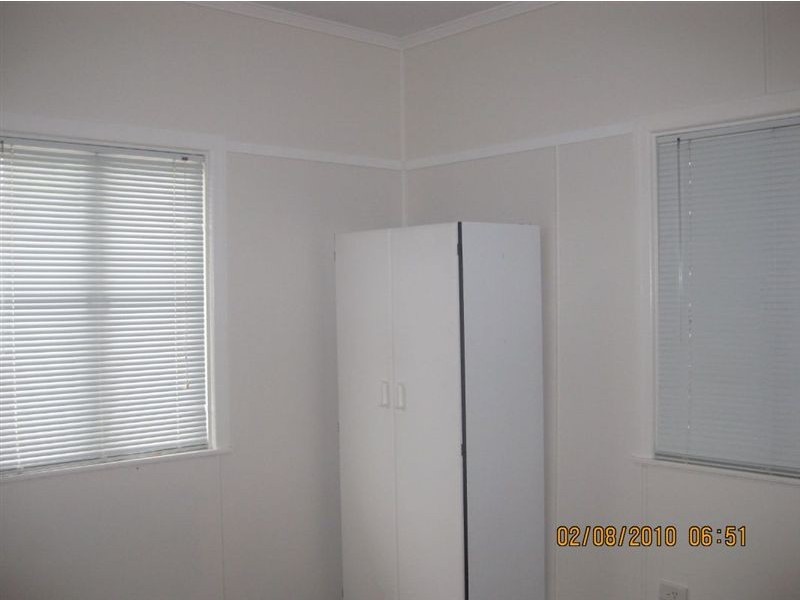 6 Cambridge, Silkstone QLD 4304