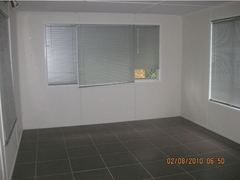 6 Cambridge, Silkstone QLD 4304