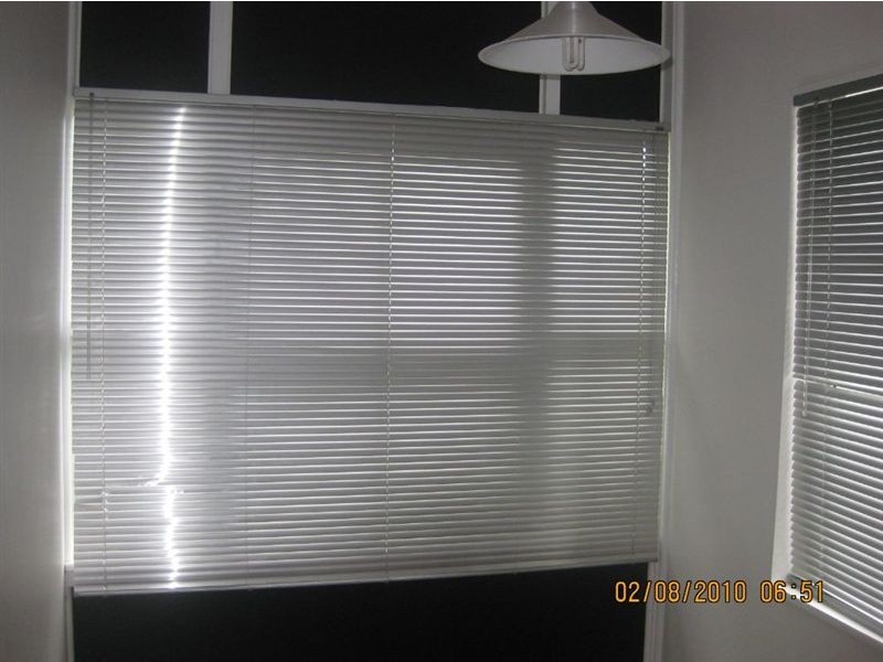 6 Cambridge, Silkstone QLD 4304