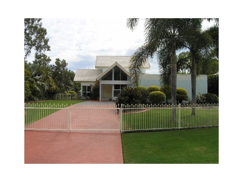 Bushland Beach QLD 4818