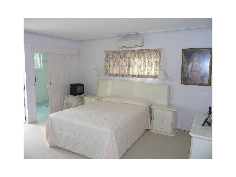 Bushland Beach QLD 4818