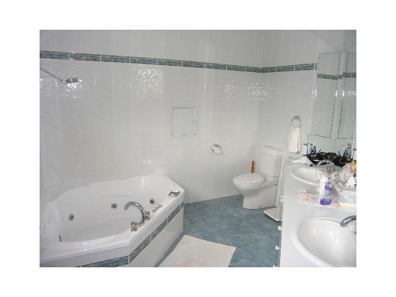 Bushland Beach QLD 4818