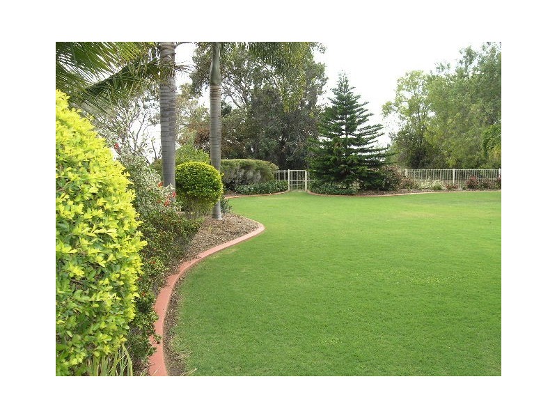 Bushland Beach QLD 4818