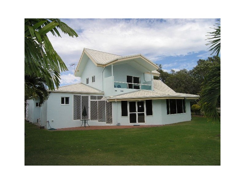 Bushland Beach QLD 4818