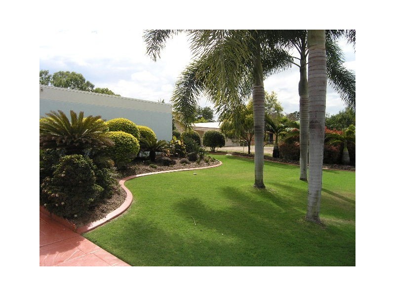 Bushland Beach QLD 4818