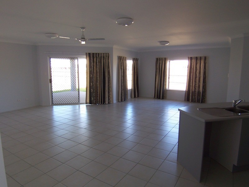 17 Blue Wren Drive, Kelso QLD 4815