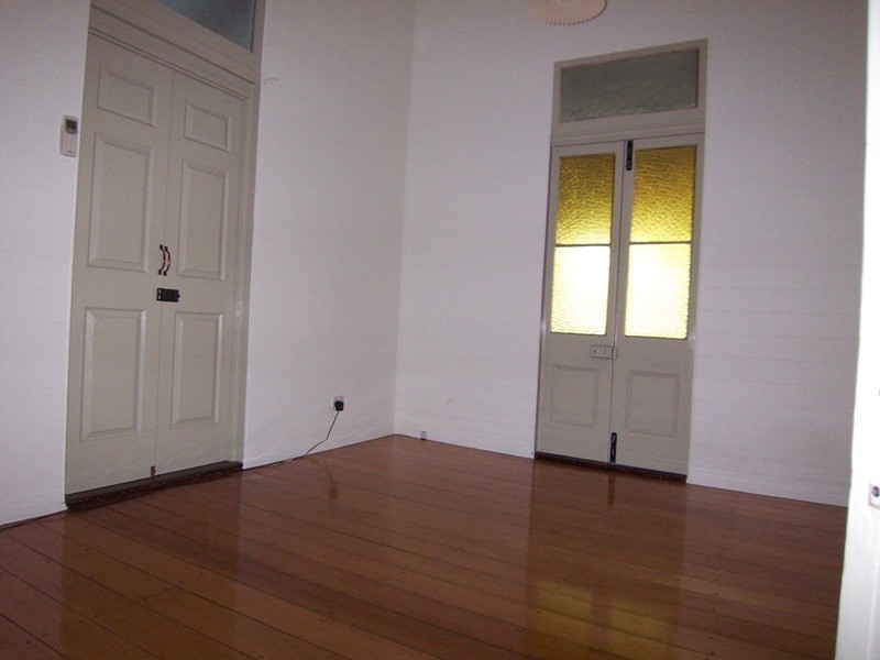 5 Lamington Road, West End QLD 4810