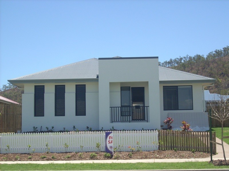 L100 Graham Avenue, Mount Louisa QLD 4814