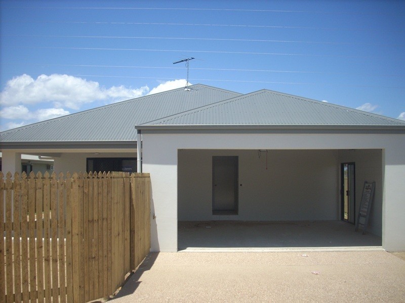 L100 Graham Avenue, Mount Louisa QLD 4814