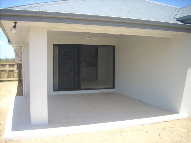 L100 Graham Avenue, Mount Louisa QLD 4814