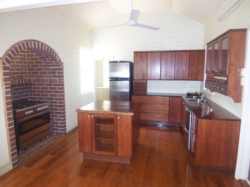 221 Kelso Drive, Kelso QLD 4815