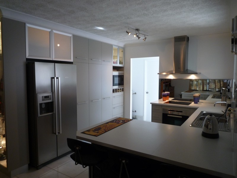 2/22 Carr Street, Hermit Park QLD 4812