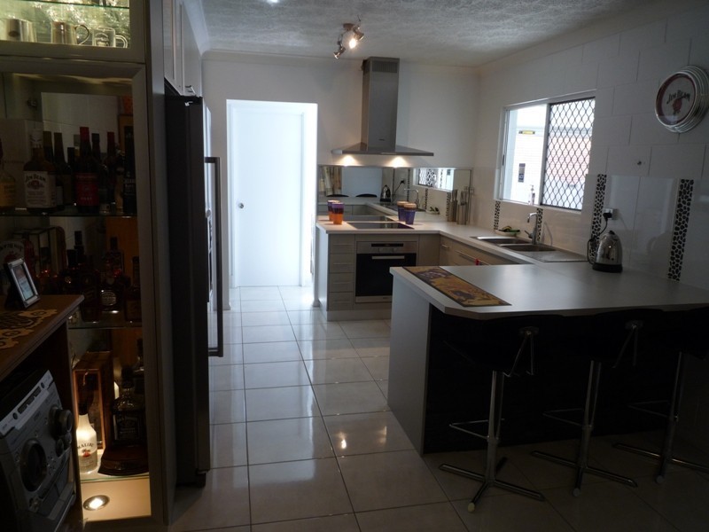 2/22 Carr Street, Hermit Park QLD 4812