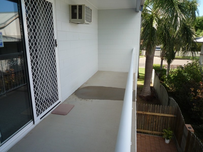 2/22 Carr Street, Hermit Park QLD 4812