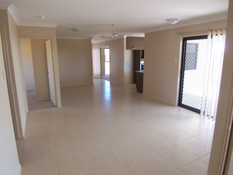 Bushland Beach QLD 4818
