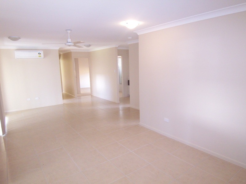 Bushland Beach QLD 4818