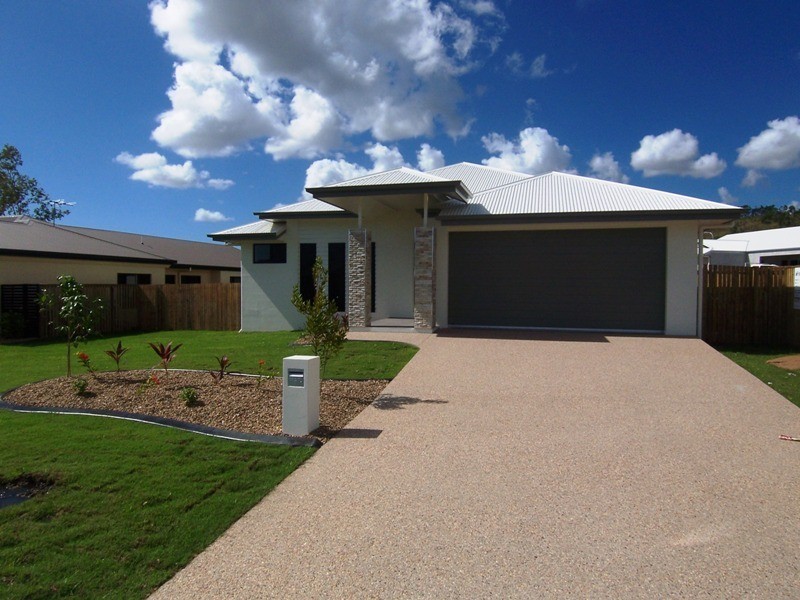 Bushland Beach QLD 4818