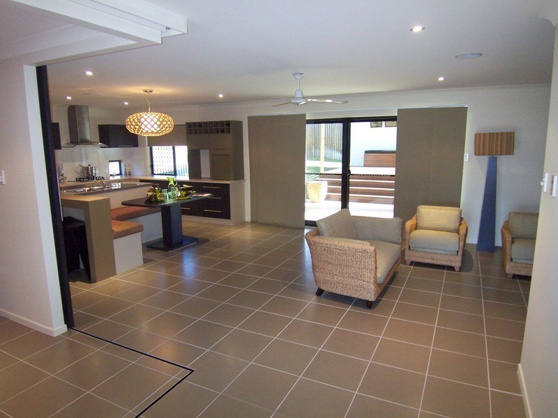 Bushland Beach QLD 4818