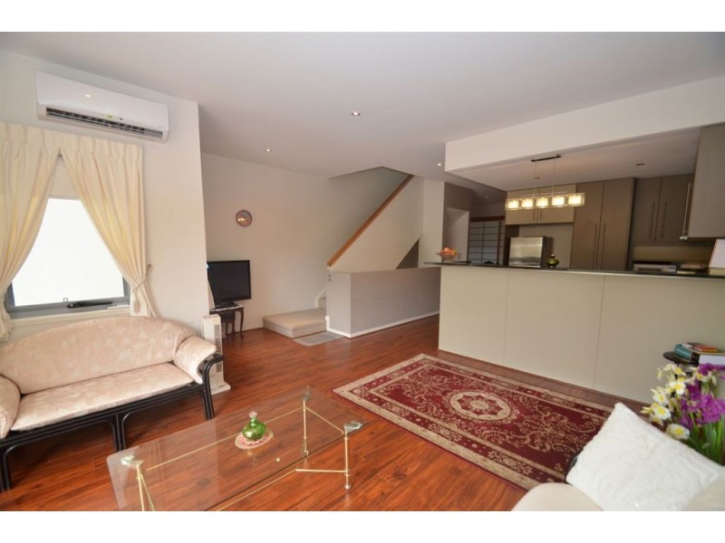 2/9 Lantau Cr, Varsity Lakes QLD 4227