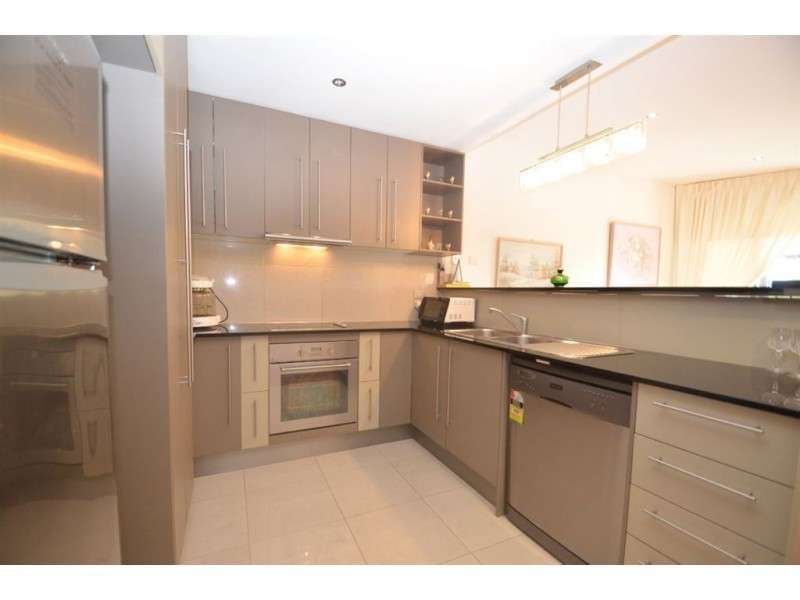 2/9 Lantau Cr, Varsity Lakes QLD 4227